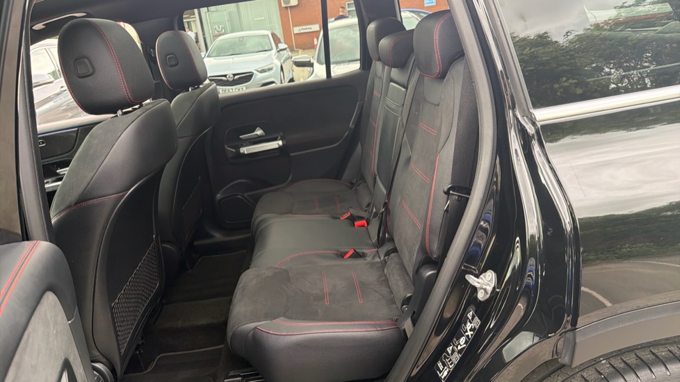 Mercedes-Benz GLB 200 AMG Line Premium Plus 5dr 7G-Tronic Petrol Estate - Image 16
