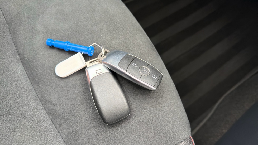 Mercedes-Benz GLB 200 AMG Line Premium Plus 5dr 7G-Tronic Petrol Estate - Image 20