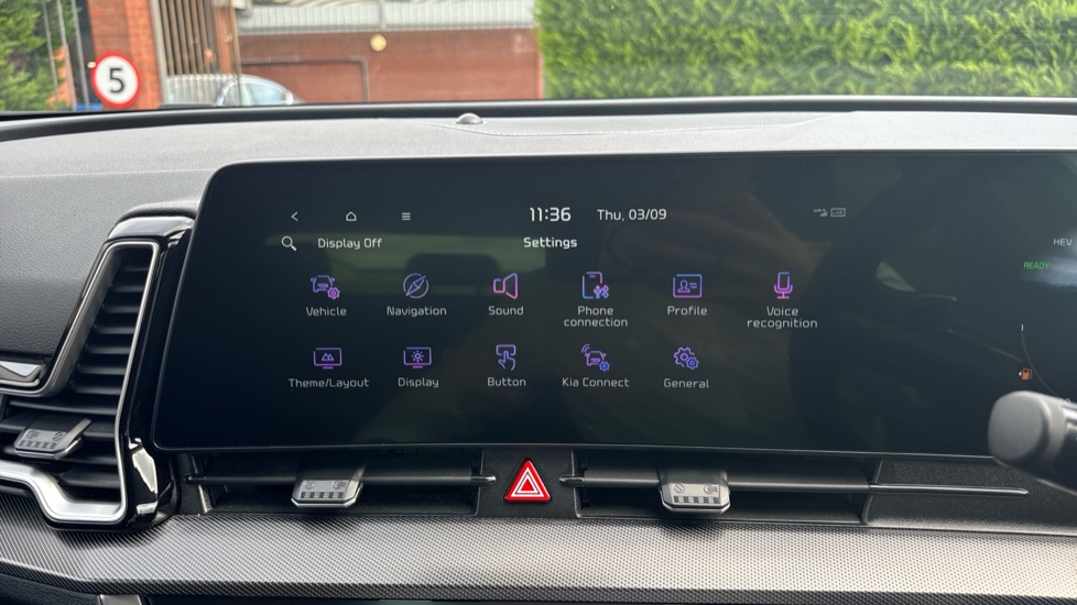 Kia Sportage 1.6T GDi PHEV 3 5dr Auto AWD Estate - Image 33