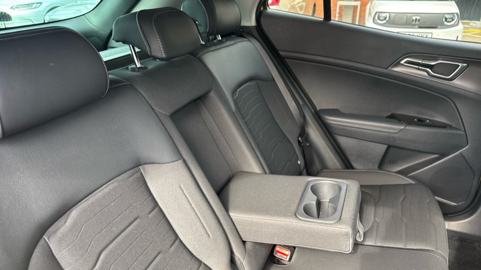 Kia Sportage 1.6T GDi PHEV 3 5dr Auto AWD Estate - Image 38