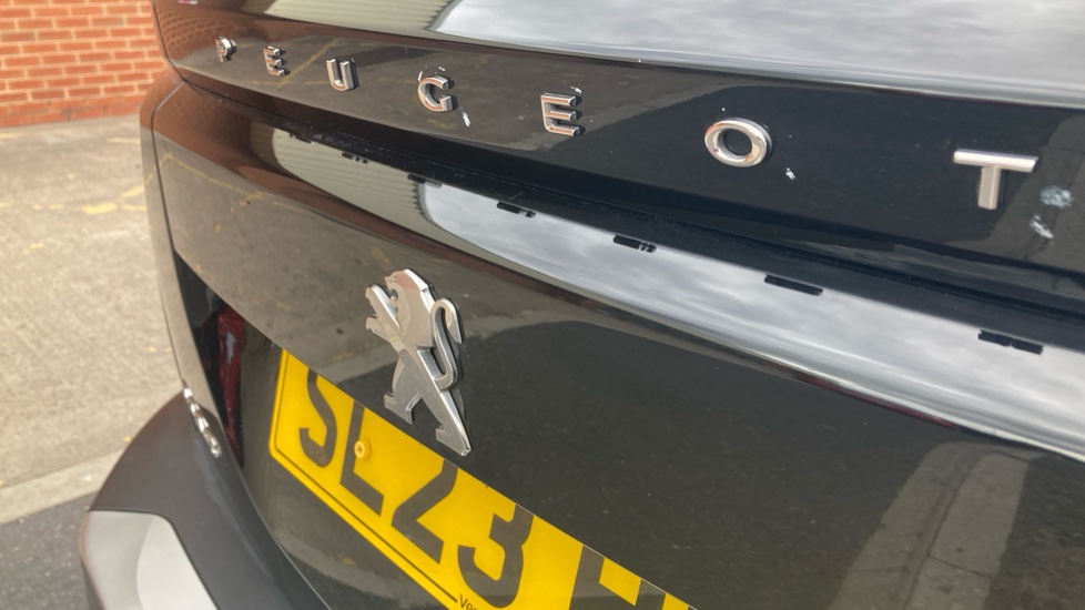 Peugeot 2008 1.2 PureTech Active Premium+ 5dr Petrol Estate - Image 21