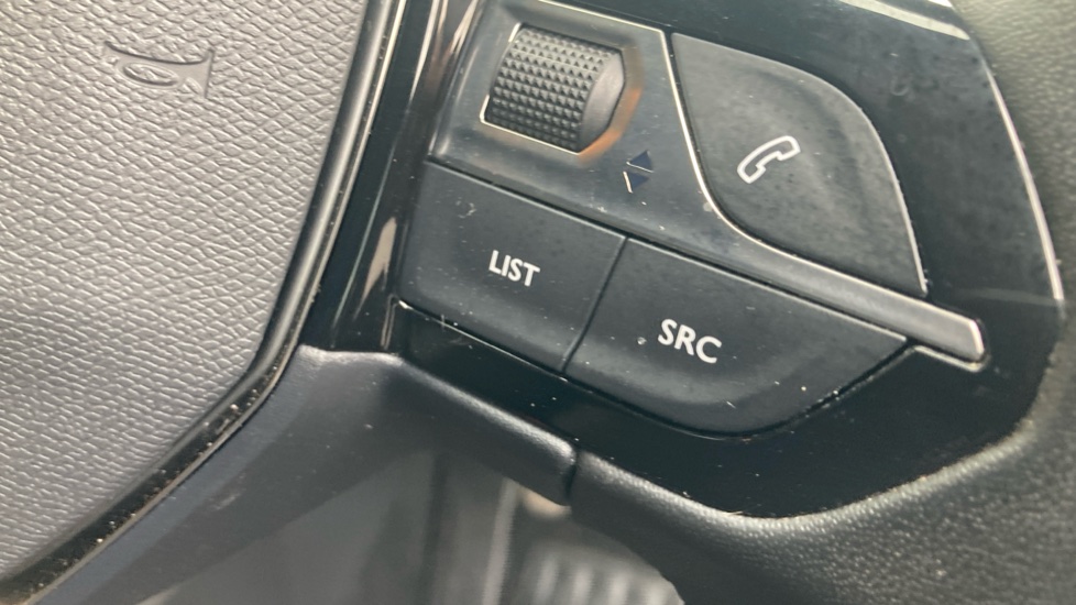 Peugeot 2008 1.2 PureTech Active Premium+ 5dr Petrol Estate - Image 27