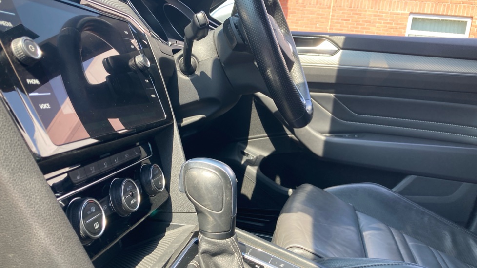 Volkswagen Passat 2.0 TDI SCR 190 R-Line 5dr DSG Diesel Estate - Image 13