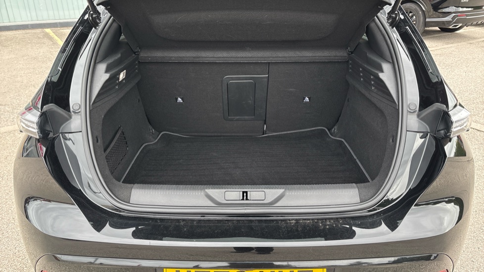 Peugeot 308 1.2 PureTech Allure Premium 5dr EAT8 Petrol Hatchback - Image 4