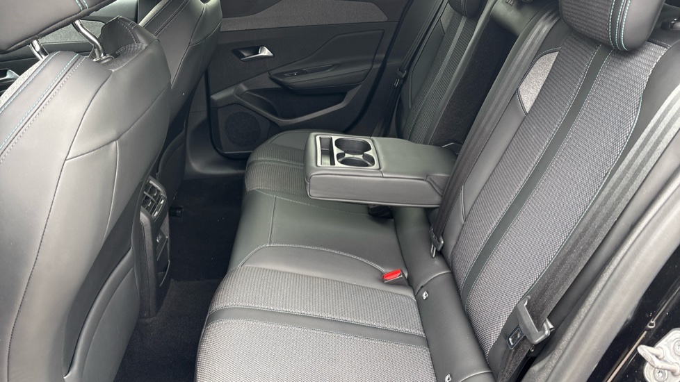 Peugeot 308 1.2 PureTech Allure Premium 5dr EAT8 Petrol Hatchback - Image 16
