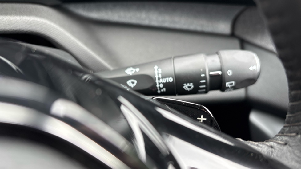 Peugeot 308 1.2 PureTech Allure Premium 5dr EAT8 Petrol Hatchback - Image 28