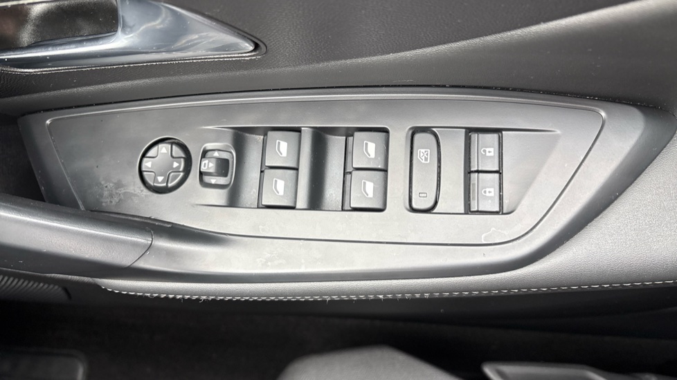 Peugeot 308 1.2 PureTech Allure Premium 5dr EAT8 Petrol Hatchback - Image 30