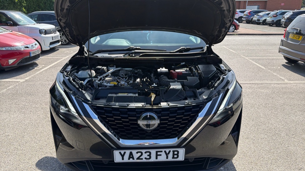 Nissan Qashqai 1.3 DiG-T MH 158 N-Connecta 5dr 4WD Xtronic Petrol Hatchback - Image 8