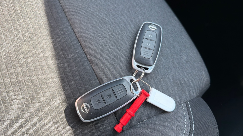Nissan Qashqai 1.3 DiG-T MH 158 N-Connecta 5dr 4WD Xtronic Petrol Hatchback - Image 20