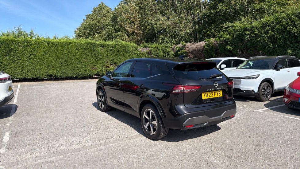 Nissan Qashqai 1.3 DiG-T MH 158 N-Connecta 5dr 4WD Xtronic Petrol Hatchback - Image 21