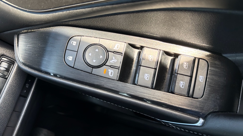 Nissan Qashqai 1.3 DiG-T MH 158 N-Connecta 5dr 4WD Xtronic Petrol Hatchback - Image 26