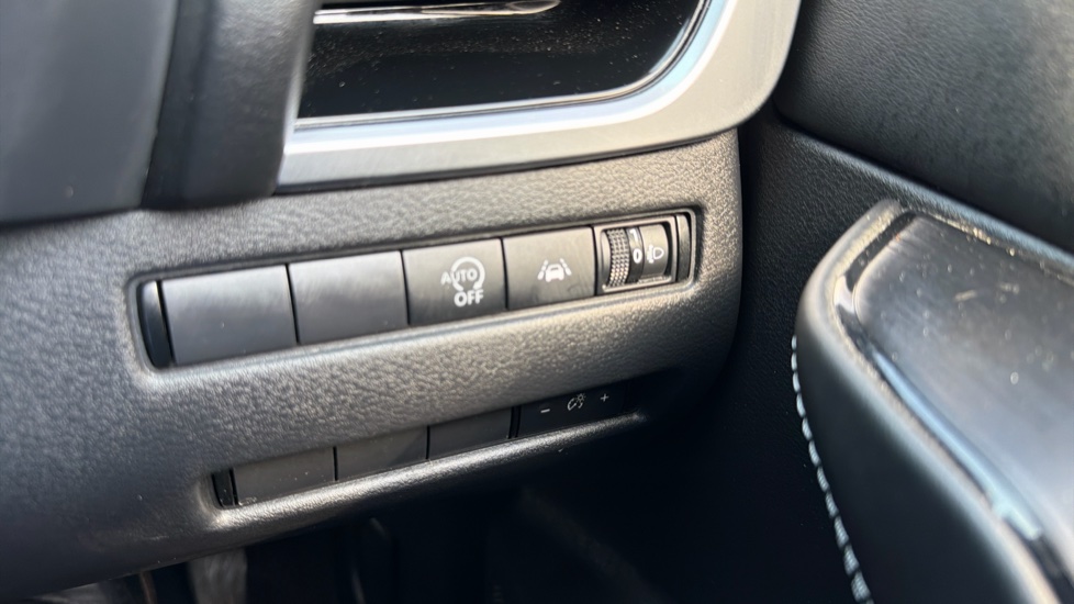 Nissan Qashqai 1.3 DiG-T MH 158 N-Connecta 5dr 4WD Xtronic Petrol Hatchback - Image 27
