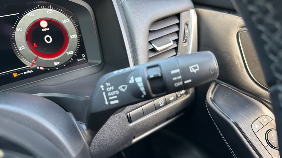 Nissan Qashqai 1.3 DiG-T MH 158 N-Connecta 5dr 4WD Xtronic Petrol Hatchback - Image 28