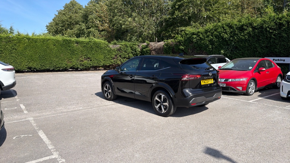 Nissan Qashqai 1.3 DiG-T MH 158 N-Connecta 5dr 4WD Xtronic Petrol Hatchback - Image 41
