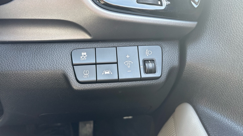 Kia Stonic 1.0T GDi 3 5dr Auto Petrol Estate - Image 36