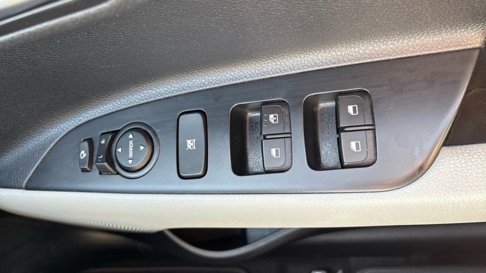 Kia Stonic 1.0T GDi 3 5dr Auto Petrol Estate - Image 37