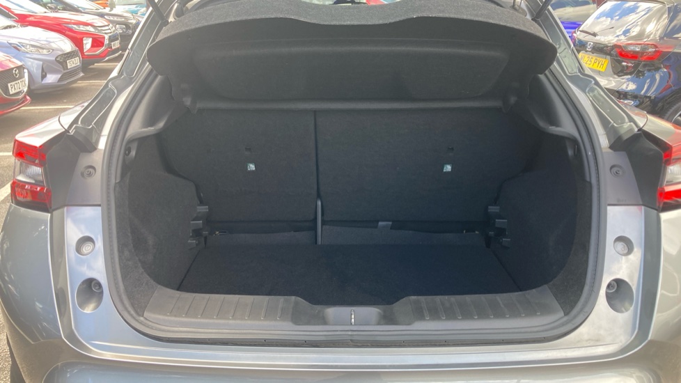 Nissan Juke 1.0 DiG-T 114 Tekna 5dr DCT Petrol Hatchback - Image 4