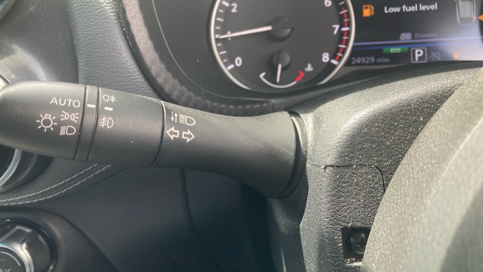 Nissan Juke 1.0 DiG-T 114 Tekna 5dr DCT Petrol Hatchback - Image 30