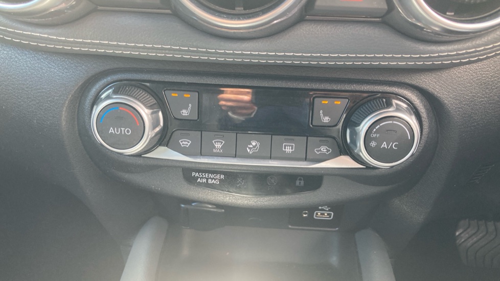 Nissan Juke 1.0 DiG-T 114 Tekna 5dr DCT Petrol Hatchback - Image 31