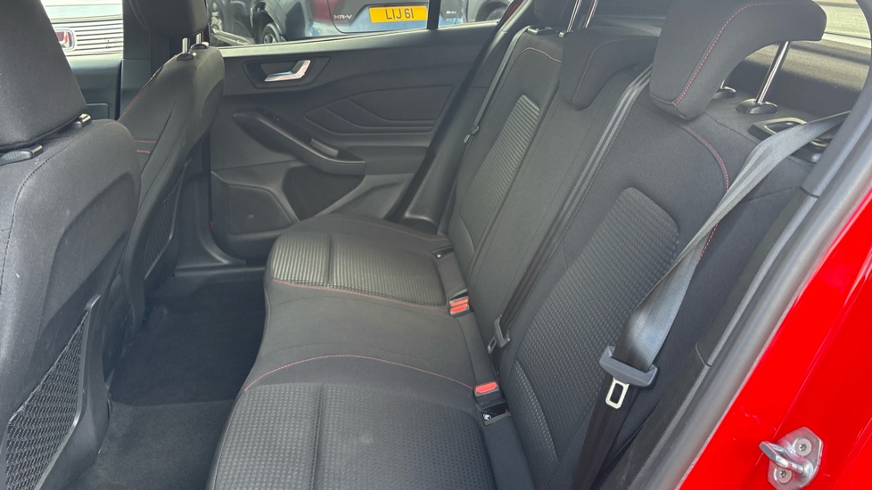 Ford Focus 1.0 EcoBoost Hybrid mHEV 155 ST-Line Edition 5dr Petrol Hatchback - Image 16