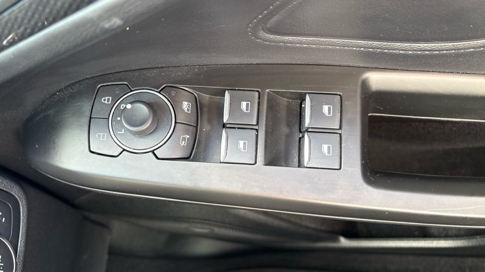 Ford Focus 1.0 EcoBoost Hybrid mHEV 155 ST-Line Edition 5dr Petrol Hatchback - Image 31