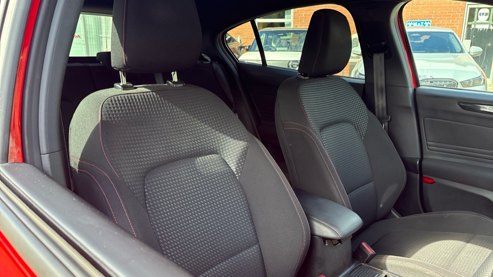 Ford Focus 1.0 EcoBoost Hybrid mHEV 155 ST-Line Edition 5dr Petrol Hatchback - Image 33