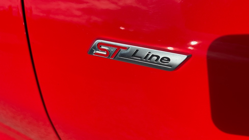 Ford Focus 1.0 EcoBoost Hybrid mHEV 155 ST-Line Edition 5dr Petrol Hatchback - Image 35