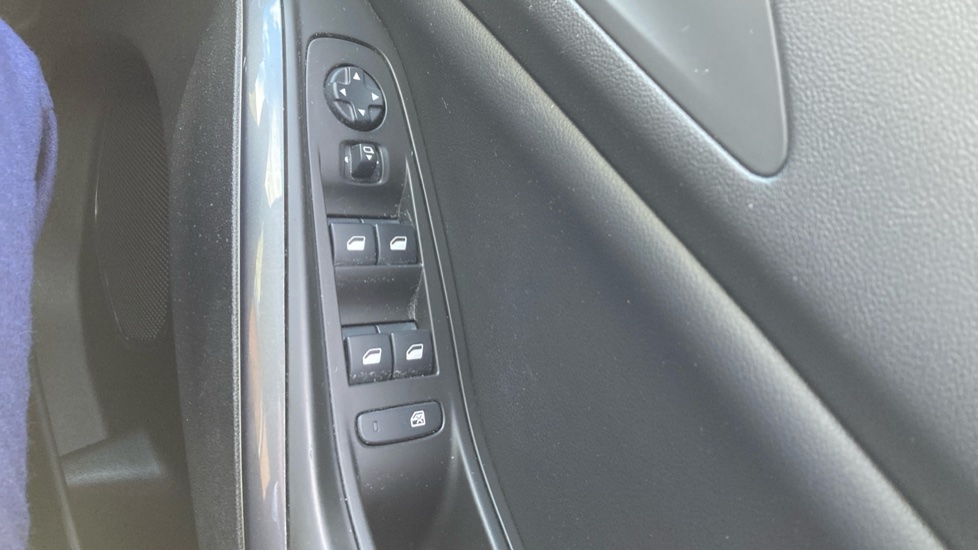 Vauxhall Grandland X 1.2 Turbo SRi Nav 5dr Auto Petrol Hatchback - Image 26