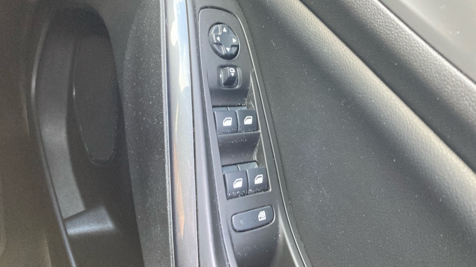 Vauxhall Grandland X 1.2 Turbo SRi Nav 5dr Auto Petrol Hatchback - Image 47