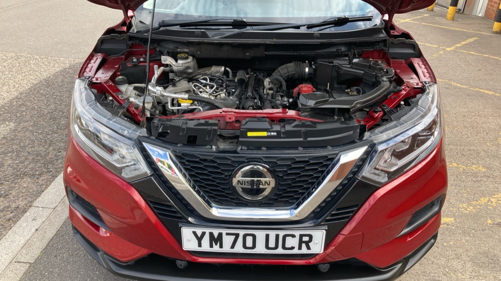 Nissan Qashqai 1.3 DiG-T Acenta Premium 5dr Petrol Hatchback - Image 8