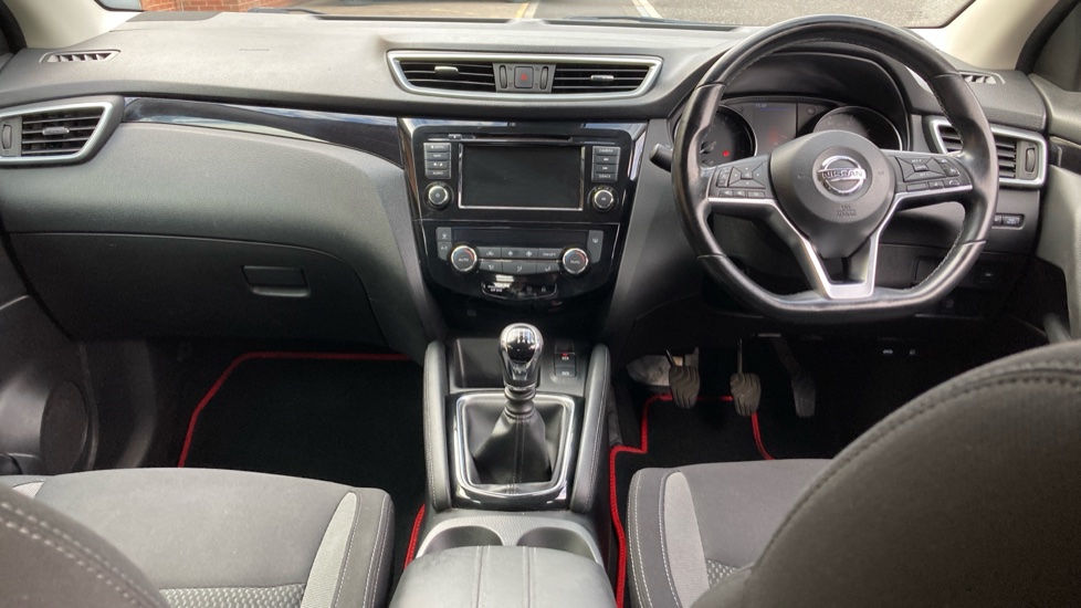 Nissan Qashqai 1.3 DiG-T Acenta Premium 5dr Petrol Hatchback - Image 10