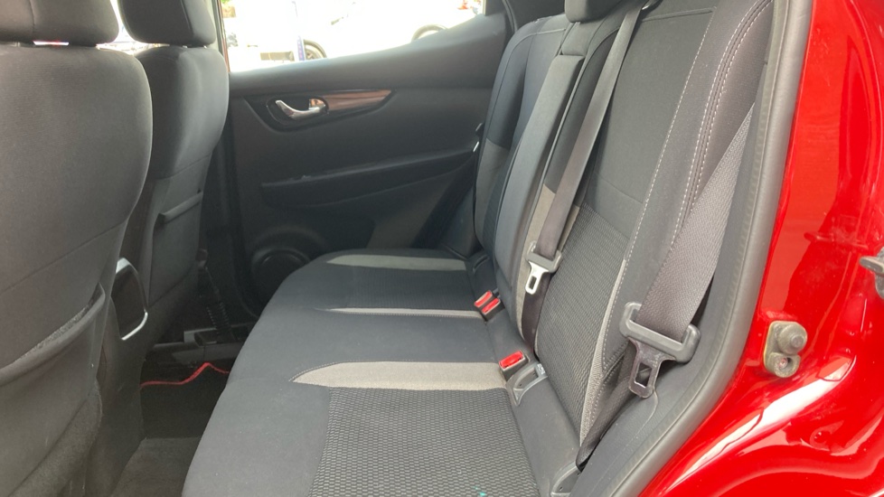 Nissan Qashqai 1.3 DiG-T Acenta Premium 5dr Petrol Hatchback - Image 16