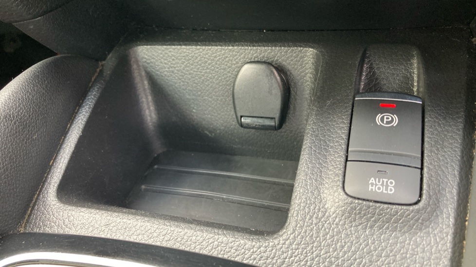 Nissan Qashqai 1.3 DiG-T Acenta Premium 5dr Petrol Hatchback - Image 33