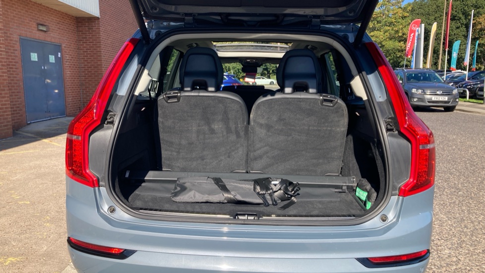 Volvo XC90 2.0 B5D [235] Plus Dark 5dr AWD Geartronic Diesel Estate - Image 4