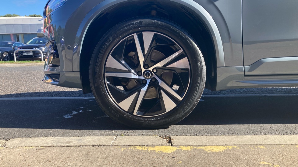 Volvo XC90 2.0 B5D [235] Plus Dark 5dr AWD Geartronic Diesel Estate - Image 7