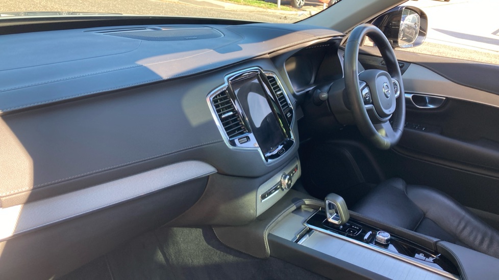 Volvo XC90 2.0 B5D [235] Plus Dark 5dr AWD Geartronic Diesel Estate - Image 9
