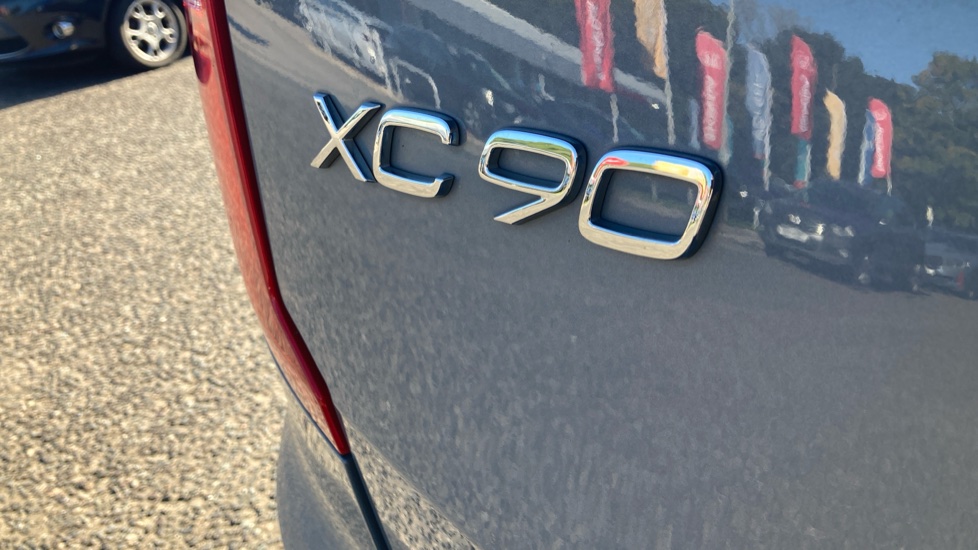 Volvo XC90 2.0 B5D [235] Plus Dark 5dr AWD Geartronic Diesel Estate - Image 27