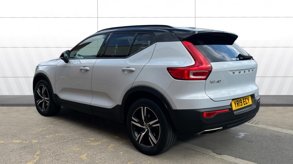 Volvo XC40 1.5 T3 [163] R DESIGN 5dr Petrol Estate - Image 2