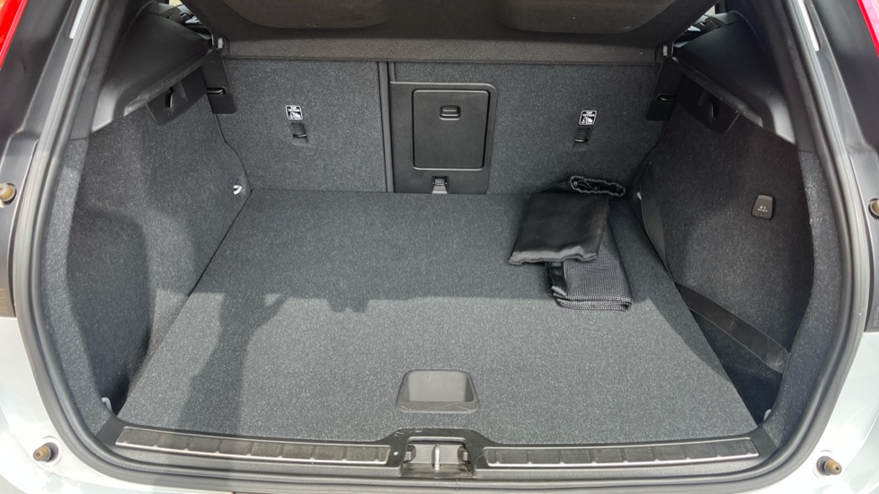 Volvo XC40 1.5 T3 [163] R DESIGN 5dr Petrol Estate - Image 4
