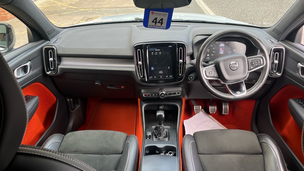Volvo XC40 1.5 T3 [163] R DESIGN 5dr Petrol Estate - Image 21