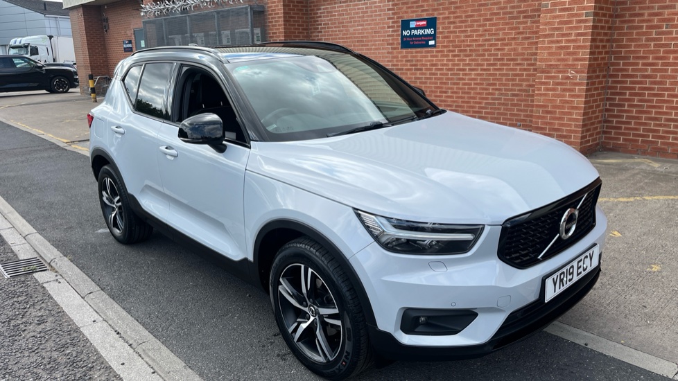 Volvo XC40 1.5 T3 [163] R DESIGN 5dr Petrol Estate - Image 27