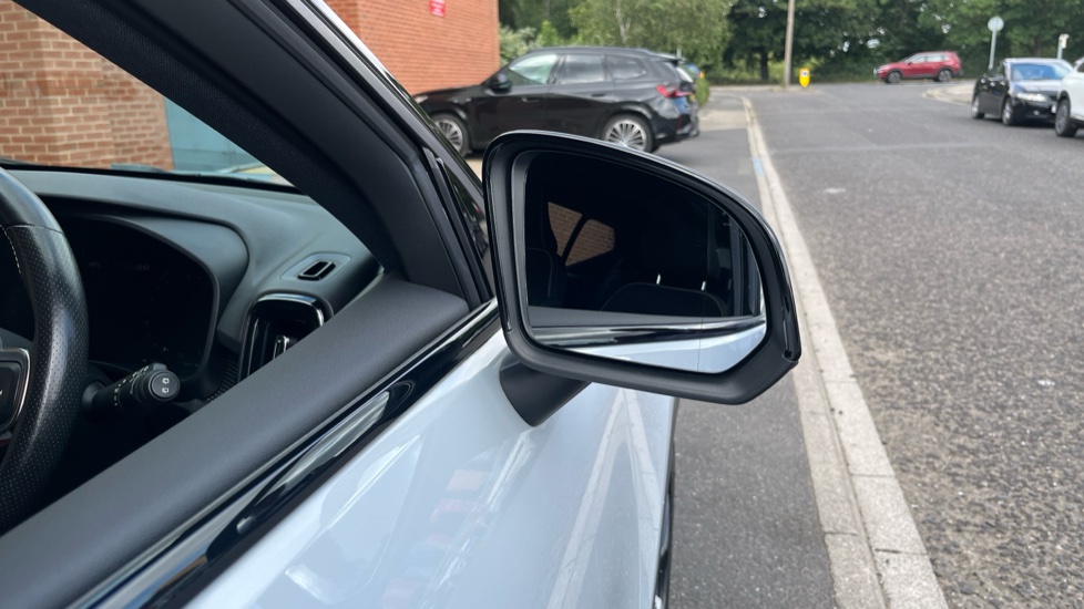 Volvo XC40 1.5 T3 [163] R DESIGN 5dr Petrol Estate - Image 29