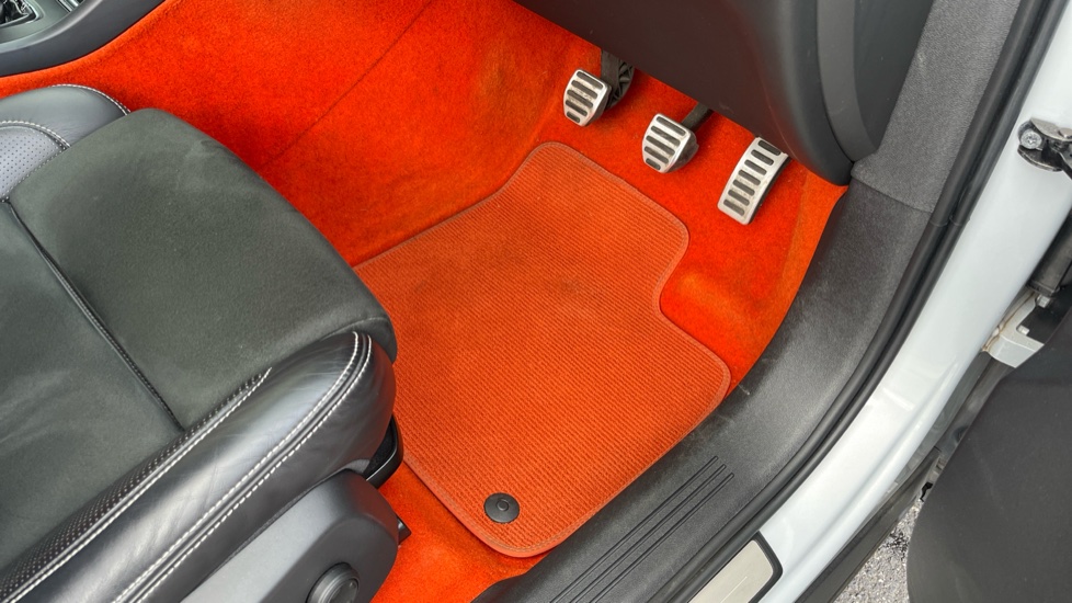 Volvo XC40 1.5 T3 [163] R DESIGN 5dr Petrol Estate - Image 37