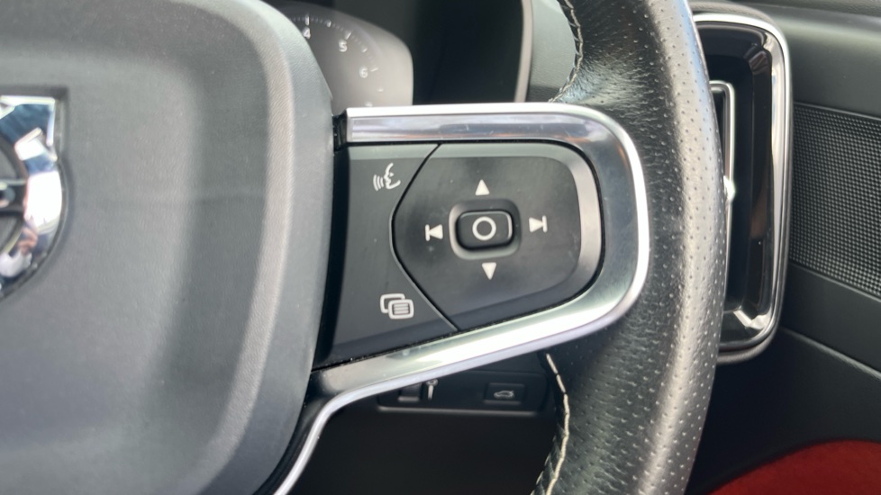 Volvo XC40 1.5 T3 [163] R DESIGN 5dr Petrol Estate - Image 41