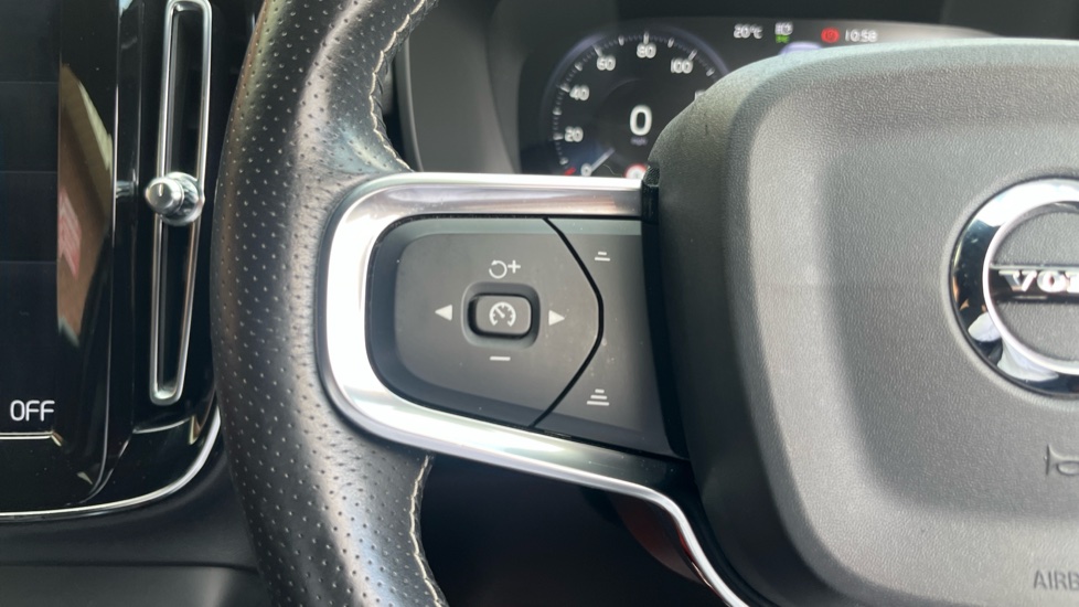 Volvo XC40 1.5 T3 [163] R DESIGN 5dr Petrol Estate - Image 42