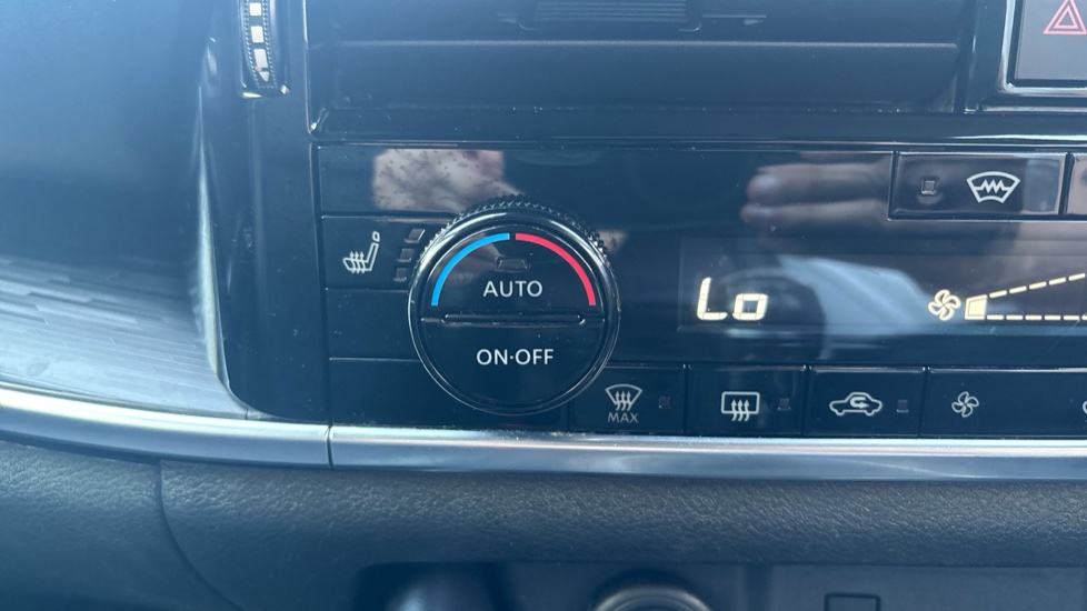Nissan Qashqai 1.3 DiG-T MH Tekna 5dr Petrol Hatchback - Image 39