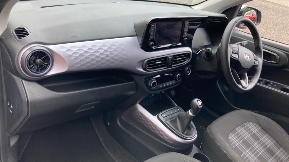 Hyundai i10 1.0 [63] Premium 5dr [Nav] Petrol Hatchback - Image 9
