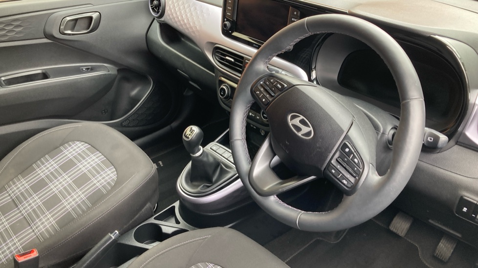 Hyundai i10 1.0 [63] Premium 5dr [Nav] Petrol Hatchback - Image 11