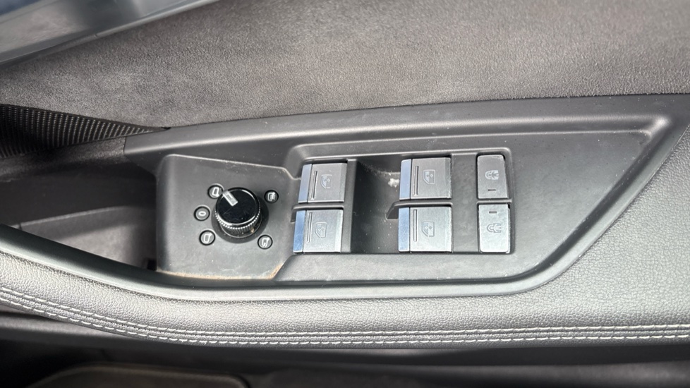 Audi e-tron 230kW 50 Quattro 71kWh Black Edition 5dr Auto Electric Estate - Image 30