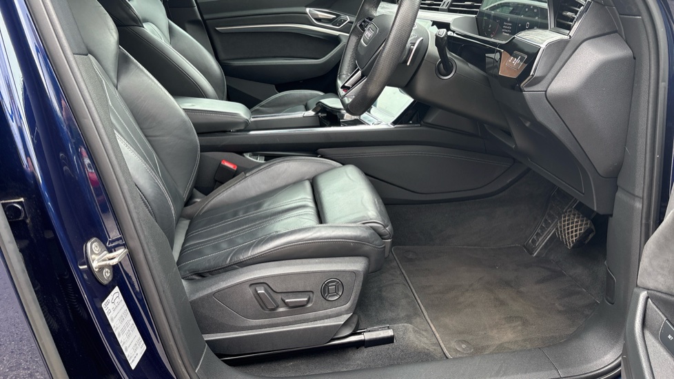 Audi e-tron 230kW 50 Quattro 71kWh Black Edition 5dr Auto Electric Estate - Image 32
